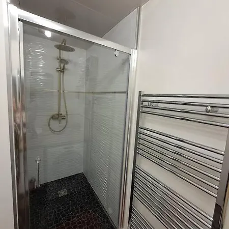 Cosy A Creteil. *